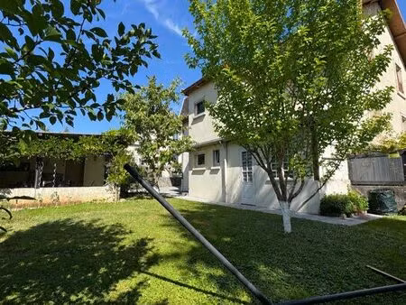 appartement avec jardin privatif clôturé et double garage