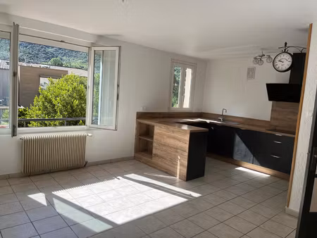 maison de ville rénovée  garage  jardin