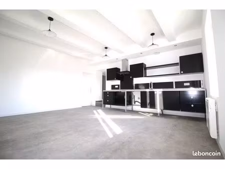 beau 2 pièces 64 m² au 3ème et dernier étage d’une maison de ville + terrasse 17 m²