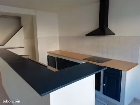 t4 100m2 proche centre avec place de parking