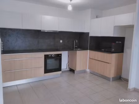 loue t3 54 m²  dpe c et a  800 charges comprises. ramonville avenue des crêtes