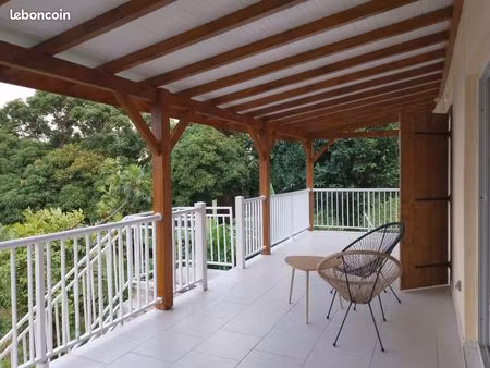 à louer – maison f4 avec vue mer exceptionnelle sur les saintes – trois-rivières