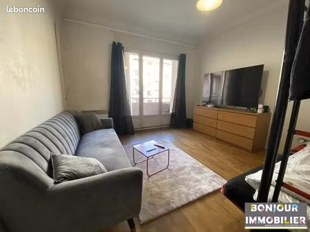 studio 1 pièce 27 m²