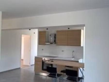 location appartement entièrement rénové - belles prestations