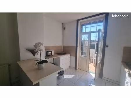 f2 avec grande terrasse proche porte de douai