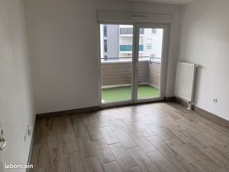 f2 avec balcon moderne à strasbourg neudorf