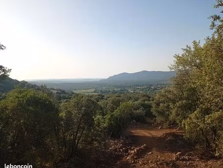 terrain de loisirs pour camping-car vue sur le pic st loup