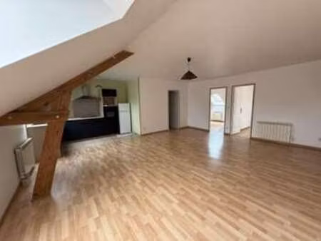 location appartement 3 pièces à la suze-sur-sarthe (72210) : à louer 3 pièces / 57m² la su