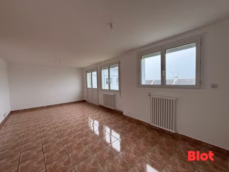 a louer chez blot immobilier - appartement t3 de 65.67m² - saint-pierre / proche base nava