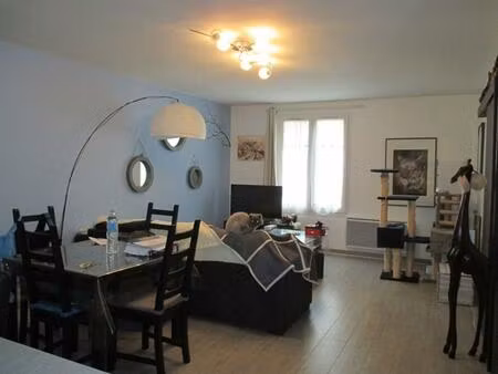 au centre ville. appartement avec terrasse offrant