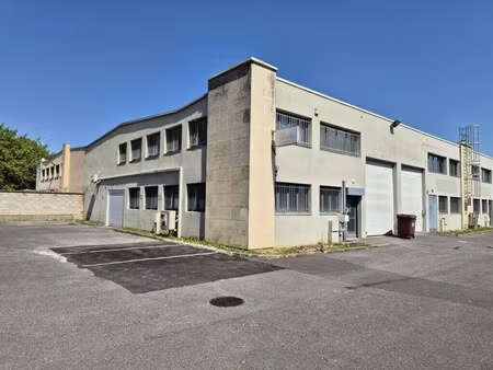 location local d'activités 282 m² à 925 m²