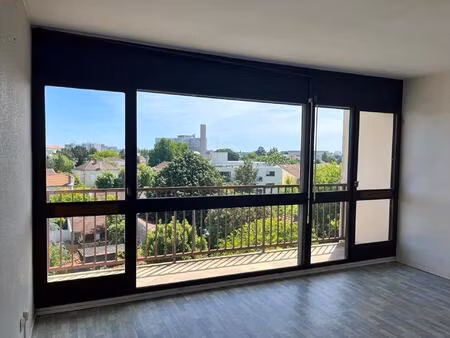 au coeur de saint augustin dans une résidence sécurisée  t1 bis avec balcon lumineux