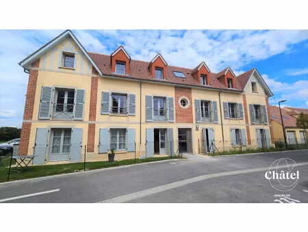 senlis proche centre ville - appartement 3 pièces - parkings
