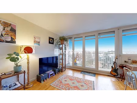 futur metro 15 - grand studio balcon - tres bon dpe - cave