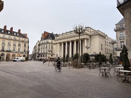 studio de 15 m² en étage élevé avec ascenseur