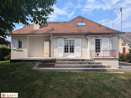 maison familiale  studio indépendant et joli terrain