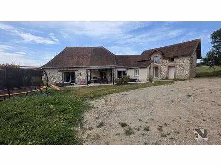 maison en pierre sur la meyze