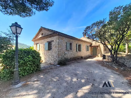 le castellet - authentique bastide provençale en pierre de plain-pied avec vue panoramique