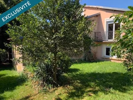 maison familiale avec garages et jardin