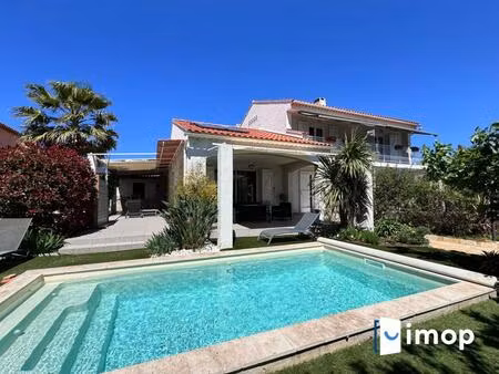 maison avec piscine et dépendance