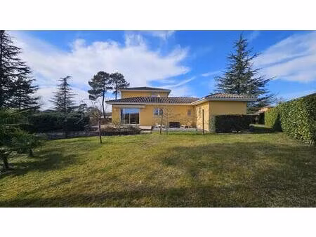belle chaumière : une villa familiale rare sur 2 300 m² de terrain arboré
