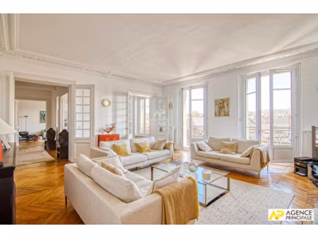 le chesnay limite versailles rive-droite appartement 7 pièces 271 m² carrez situé au 3ème 