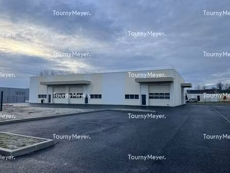 vente local d'activités 110 m² à 2 395 m²