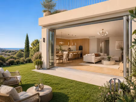 antibes – dernier étage avec jardin privatif
