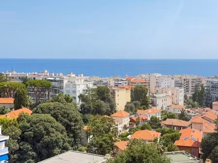 appartement de vacances charmant et lumineux avec terrasse exposée au sud  à distance à...