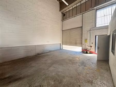 location local d'activités st ouen l'aumone 390 m²