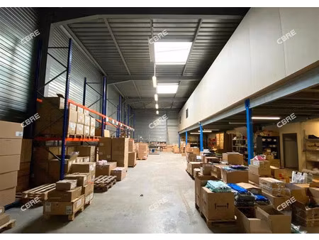 vente local d'activités savigny le temple 553 m²