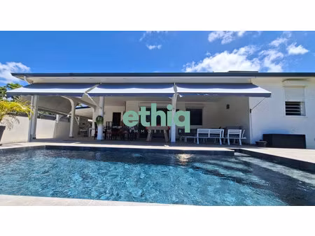 à louer – villa meublée avec piscine à vernou  petit-bourg