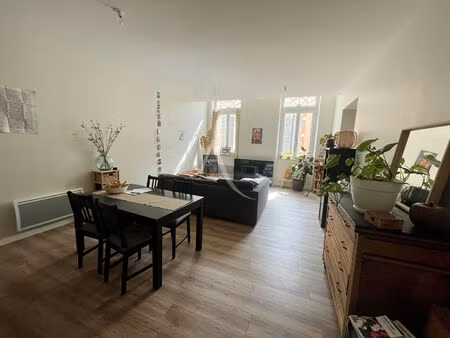 appartement t3 de 74m² au centre de l'isle-jourdain