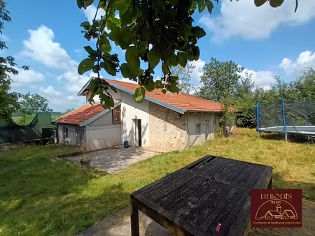 maison indépendante sur plus d'1 hectare de terrain