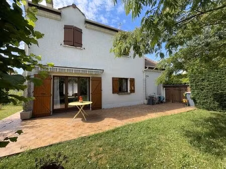 maison de 6 pièces de luxe en vente à mandres-les-roses  île-de-france