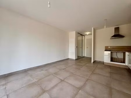 location appartement 2 pièces 45m² villeneuve les avignon 30400