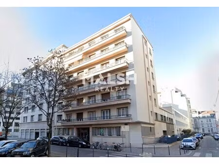 location local professionnel 100m²