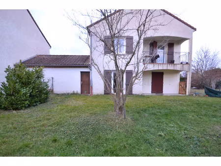 location appartement 3 pièces 65m² vendat 03110