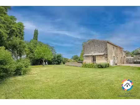 charme  volume et vue campagne. ancienne grange en pierre de 160m²