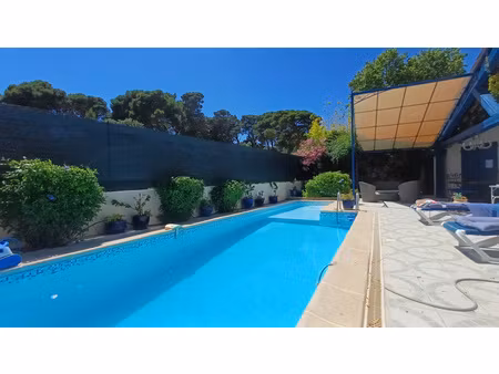 maison de 181m2 avec studio indépendant.