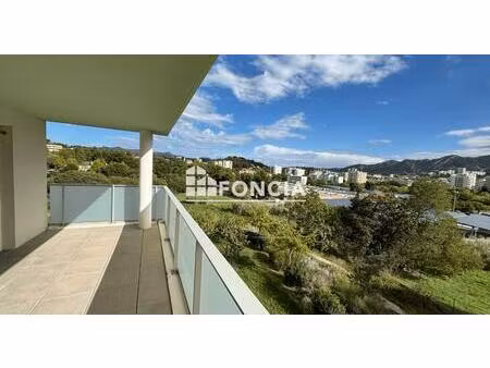 t2 44 m2 lumineux  grande terrasse vue dégagée  box