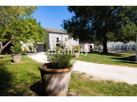 maison 25 pièces - 608 m²