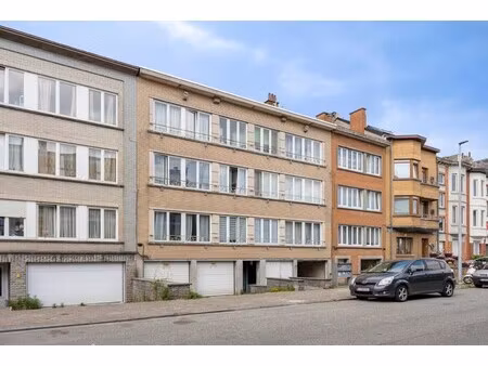 instapklaar 2-slaapkamerappartement met garage