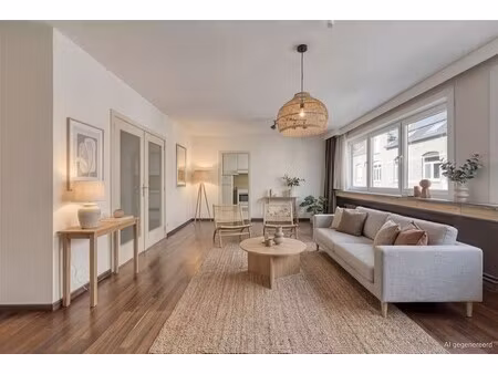 prachtig ruim appartement met 3 slaapkamers en autostaanplaats gelegen in het hart van maa