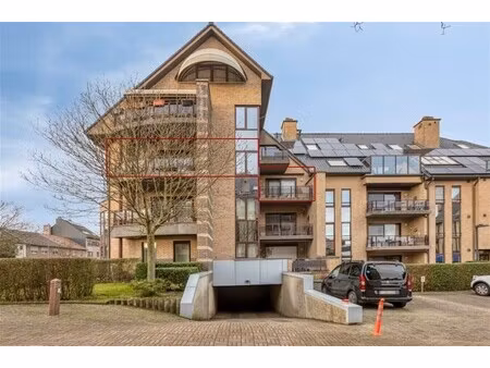 prachtig  uitzonderlijk ruim appartement met 2 slaapkamers  2 terrassen en inpandige garag