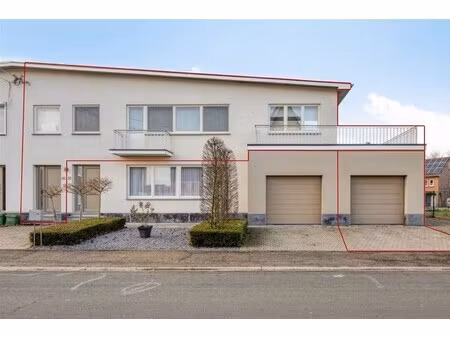 zeer ruim 4-slaapkamerappartement met ruime terrassen en een afgesloten garage  gelegen na