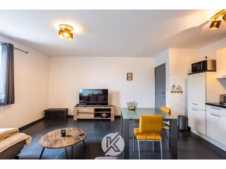 stijlvol appartement met twee slaapkamers en staanplaats