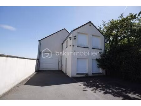 immeuble commercial de 195 m² à vaux-le-penil