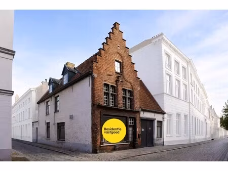 karaktervolle hoekwoning op topligging in hartje brugge