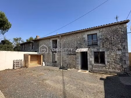 maison en pierre de 110 m² à ceaux-en-loudun